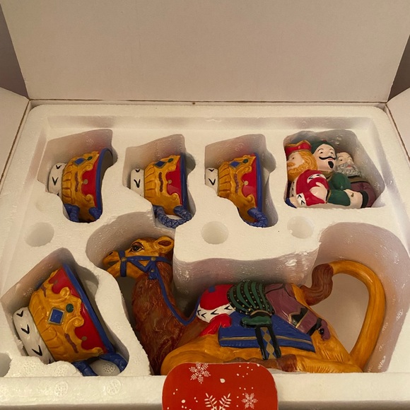 Department 56 "We Three Kings" Christmas Tea Set Camel Teapot + 4 Cups with BOX - Picture 3 of 15